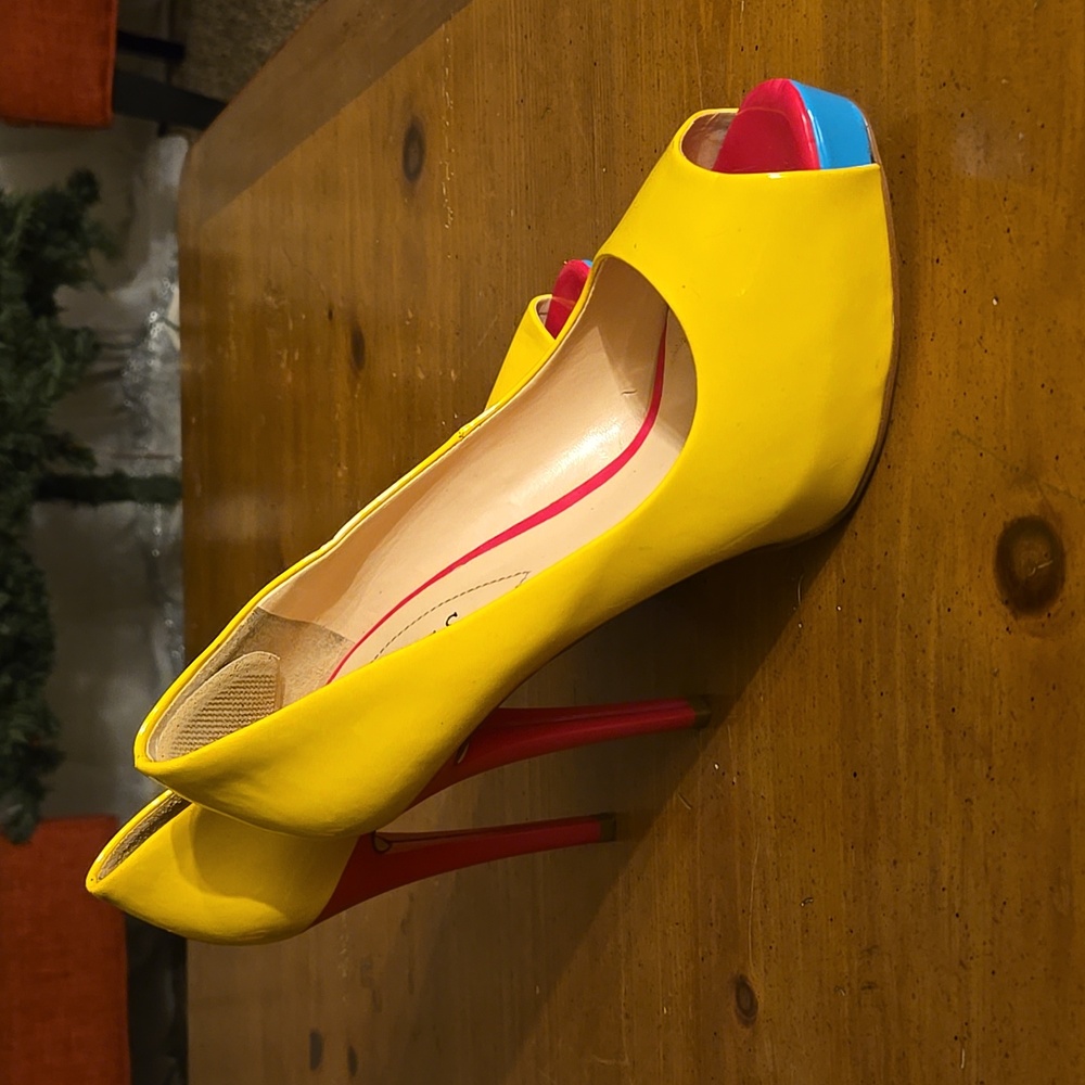 GUESS Sz 9 Peep-Toe Yellow Pumps w/Hot Pink Heels Built-in Platform w/flirt blue